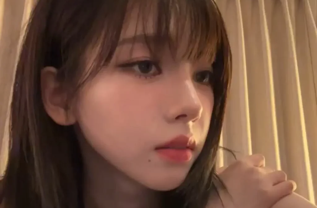 aespa Karina shocks netizens with her bare face during her broadcast today