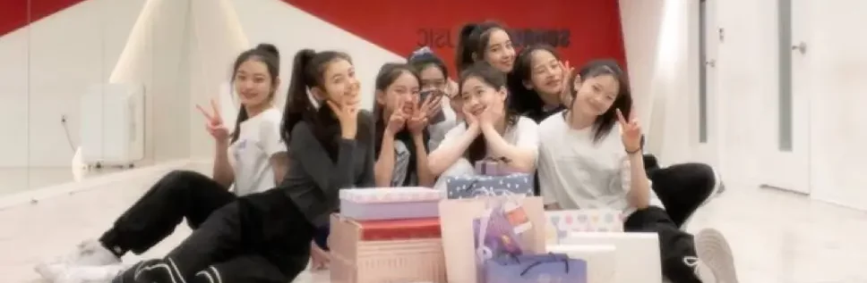 Knetz react to the uncensored photo of NewJeans’ debut team